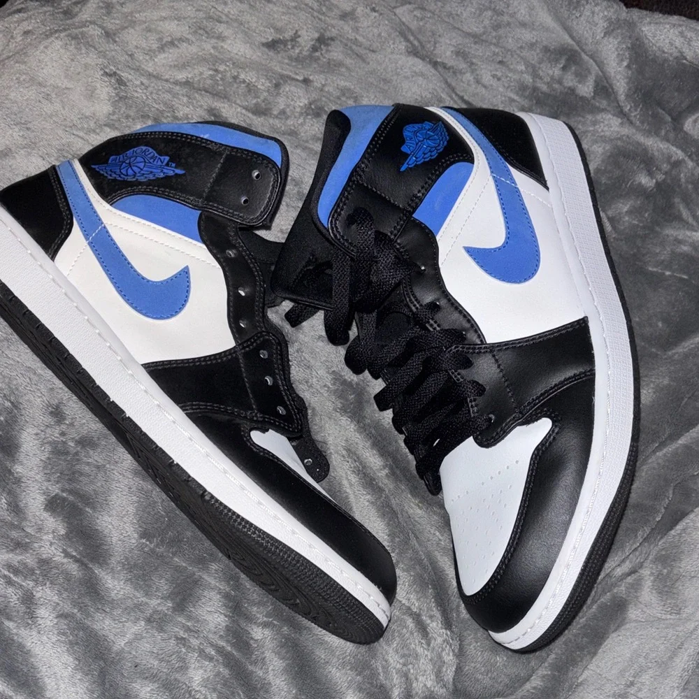 Nike Air Jordan 1 Mid - White/Black/Royal Blue